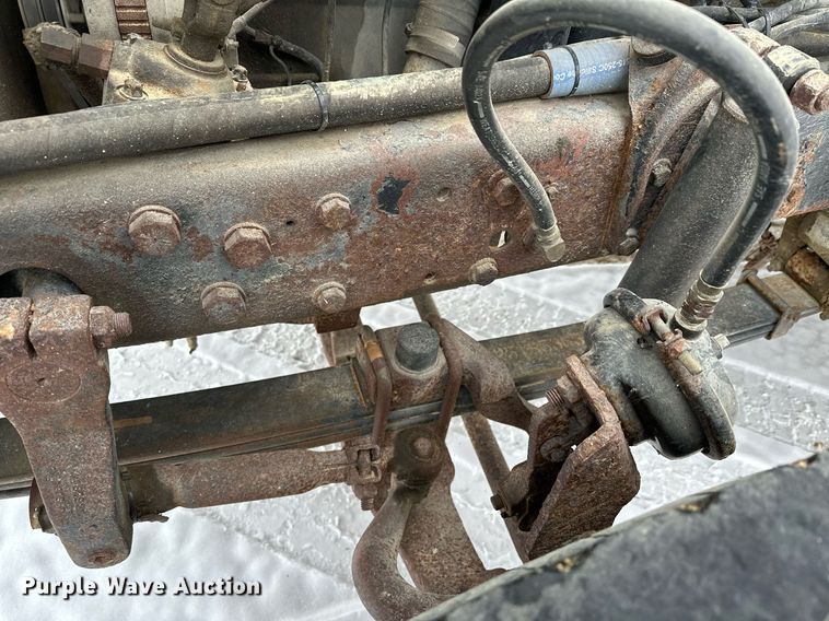 image for item MQ9528 1984 Mack R686ST  spreader truck