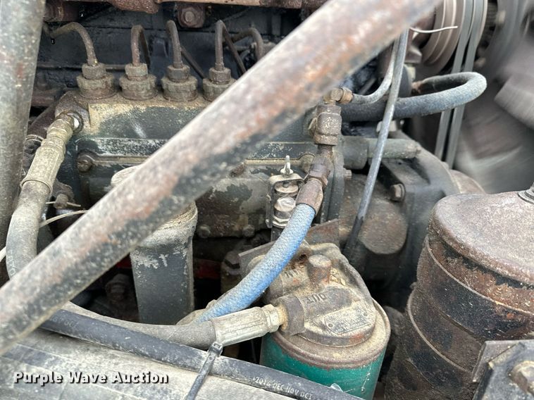 image for item MQ9528 1984 Mack R686ST  spreader truck