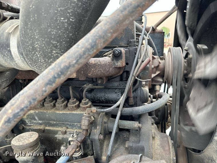 image for item MQ9528 1984 Mack R686ST  spreader truck