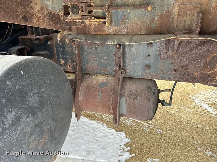 image for item MQ9528 1984 Mack R686ST  spreader truck