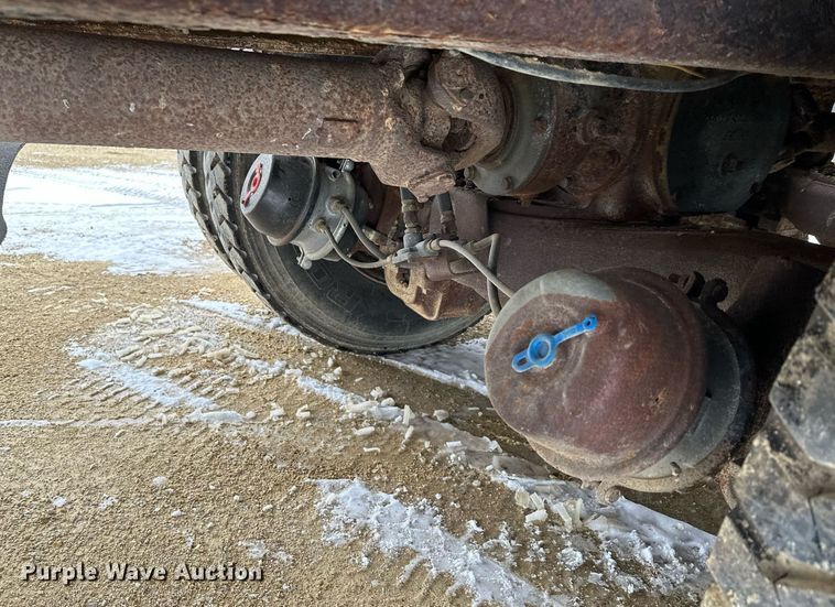 image for item MQ9528 1984 Mack R686ST  spreader truck