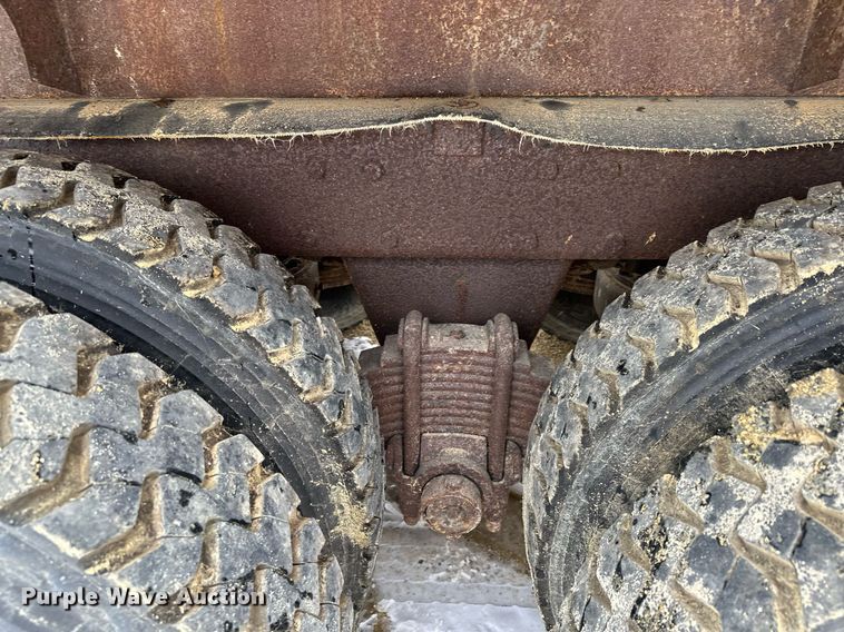 image for item MQ9528 1984 Mack R686ST  spreader truck