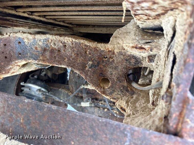 image for item MQ9528 1984 Mack R686ST  spreader truck