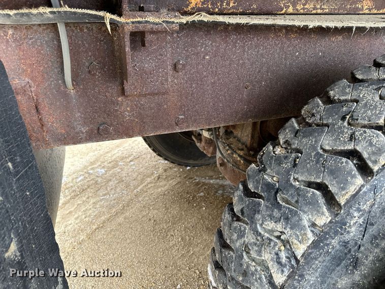 image for item MQ9528 1984 Mack R686ST  spreader truck