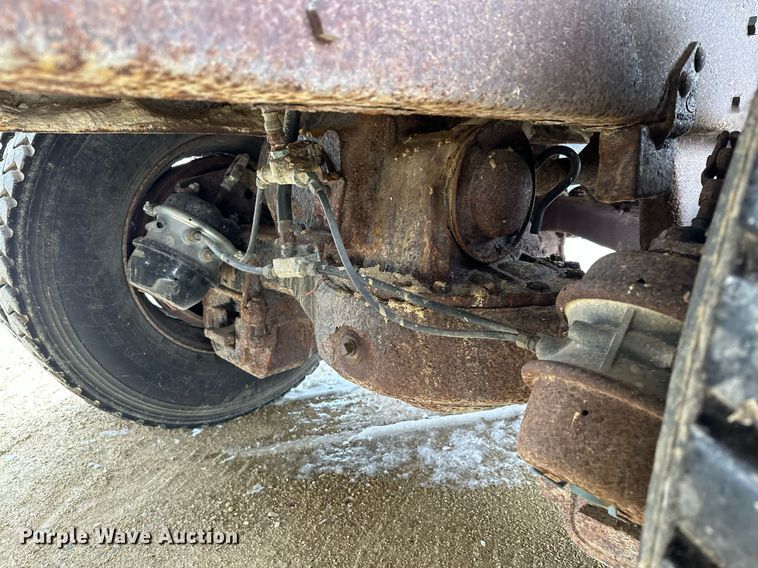 image for item MQ9528 1984 Mack R686ST  spreader truck