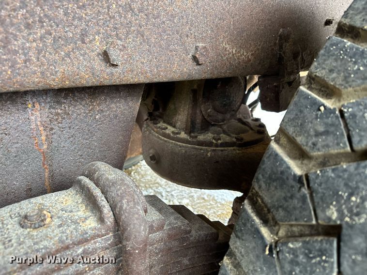 image for item MQ9528 1984 Mack R686ST  spreader truck