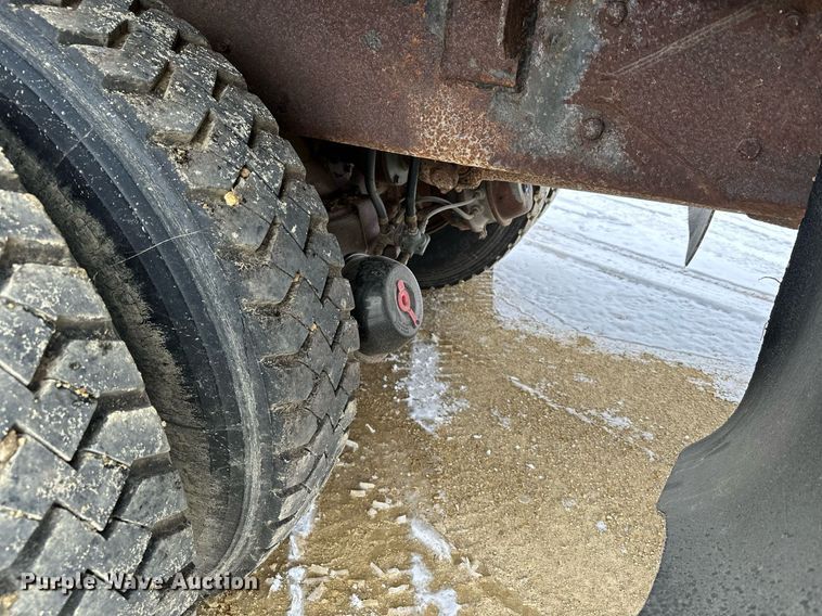 image for item MQ9528 1984 Mack R686ST  spreader truck