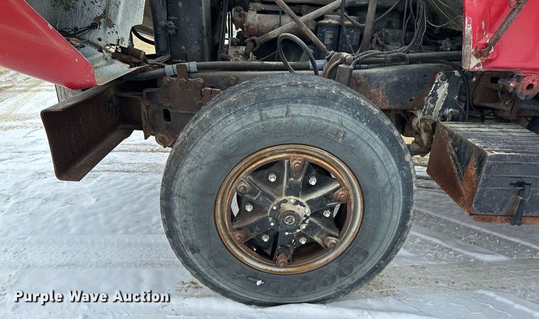 image for item MQ9528 1984 Mack R686ST  spreader truck