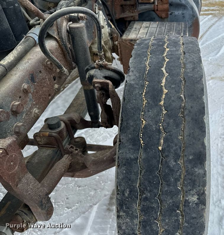 image for item MQ9528 1984 Mack R686ST  spreader truck