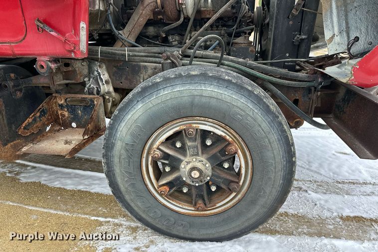 image for item MQ9528 1984 Mack R686ST  spreader truck