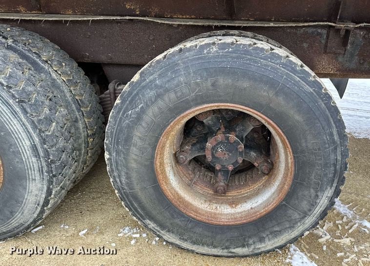 image for item MQ9528 1984 Mack R686ST  spreader truck