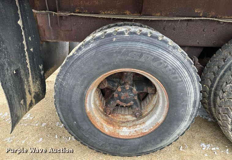 image for item MQ9528 1984 Mack R686ST  spreader truck