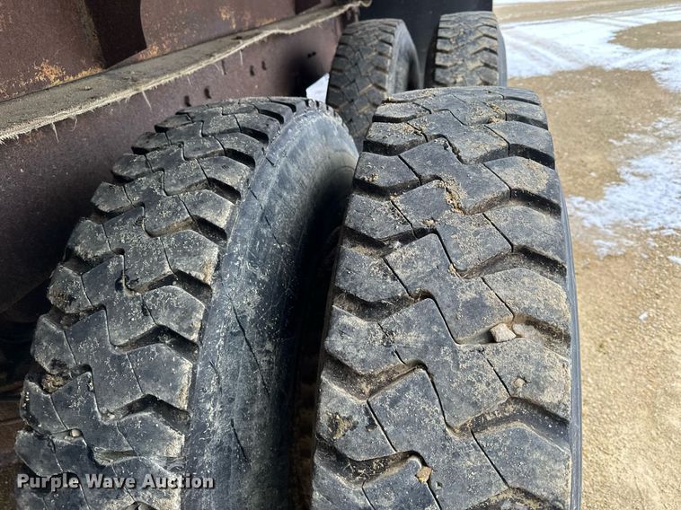 image for item MQ9528 1984 Mack R686ST  spreader truck