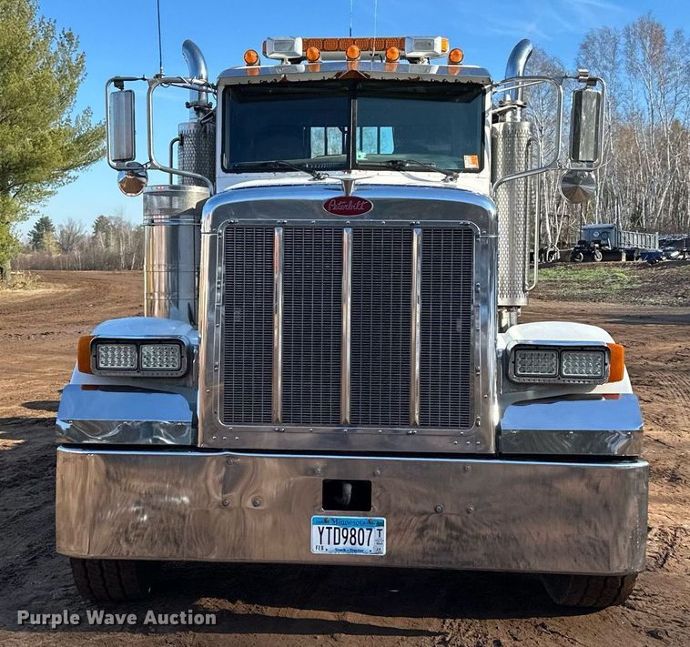 image for item MQ9530 2005 Peterbilt 357  semi truck