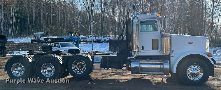 image for item MQ9530 2005 Peterbilt 357  semi truck