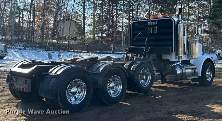 image for item MQ9530 2005 Peterbilt 357  semi truck