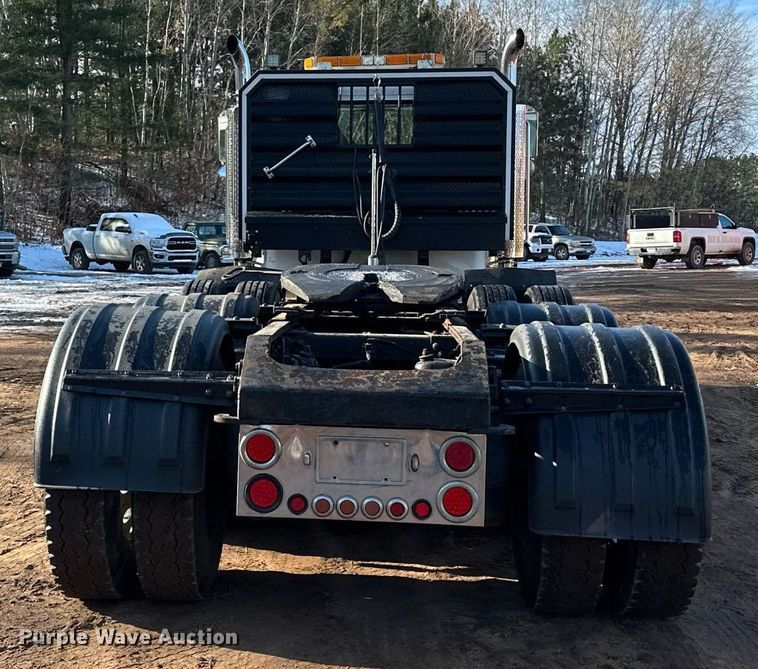 image for item MQ9530 2005 Peterbilt 357  semi truck