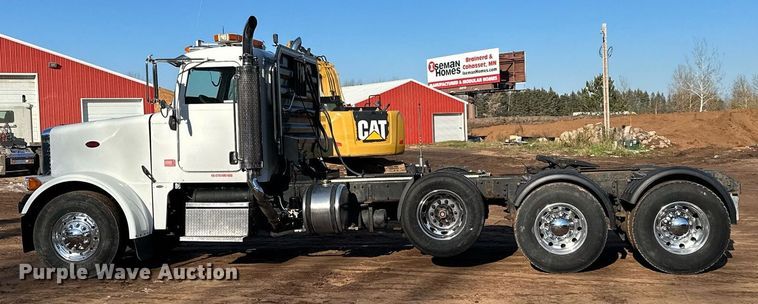 image for item MQ9530 2005 Peterbilt 357  semi truck