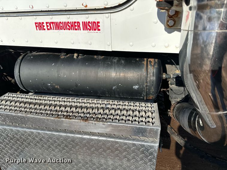 image for item MQ9530 2005 Peterbilt 357  semi truck