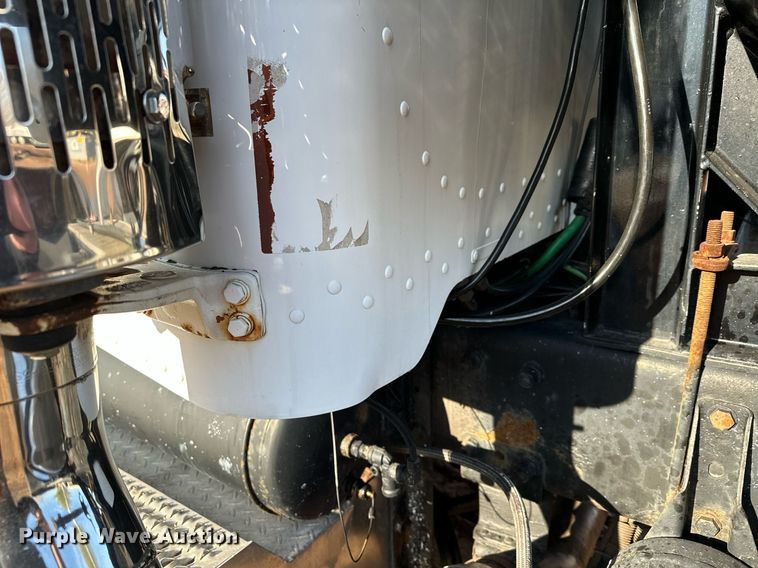 image for item MQ9530 2005 Peterbilt 357  semi truck