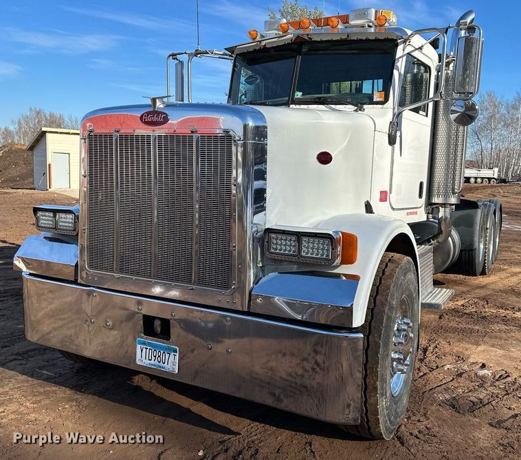 image for item MQ9530 2005 Peterbilt 357  semi truck