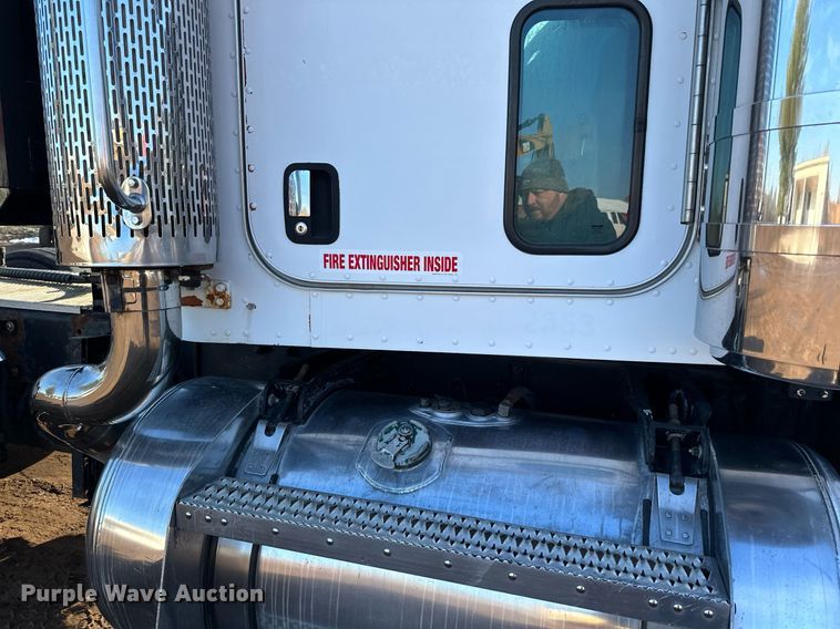 image for item MQ9530 2005 Peterbilt 357  semi truck