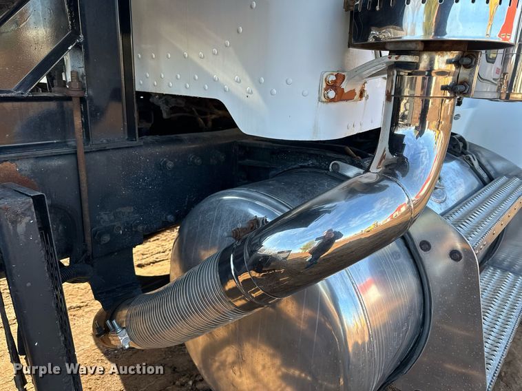 image for item MQ9530 2005 Peterbilt 357  semi truck