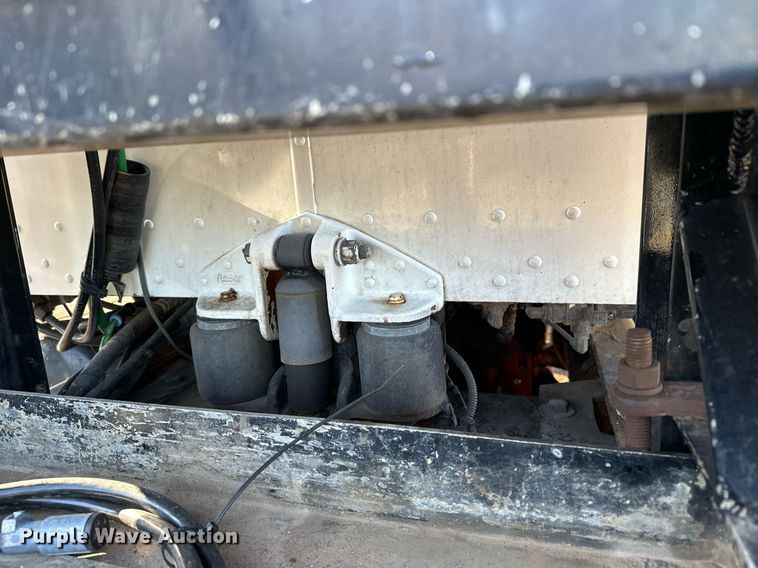 image for item MQ9530 2005 Peterbilt 357  semi truck