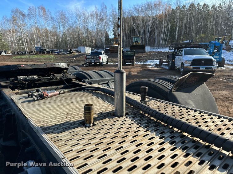 image for item MQ9530 2005 Peterbilt 357  semi truck