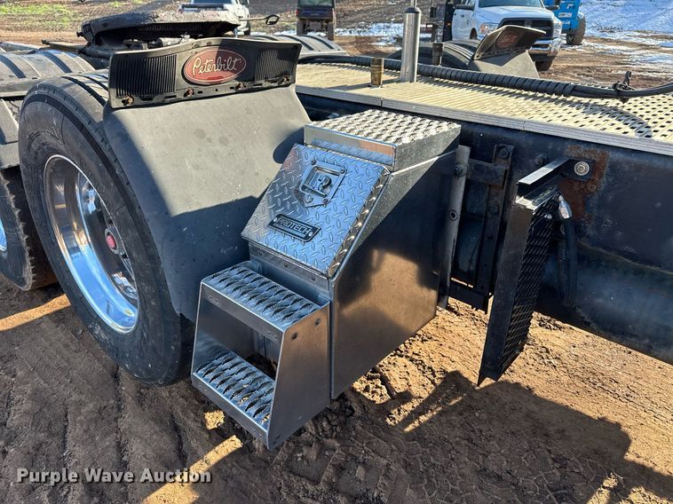 image for item MQ9530 2005 Peterbilt 357  semi truck