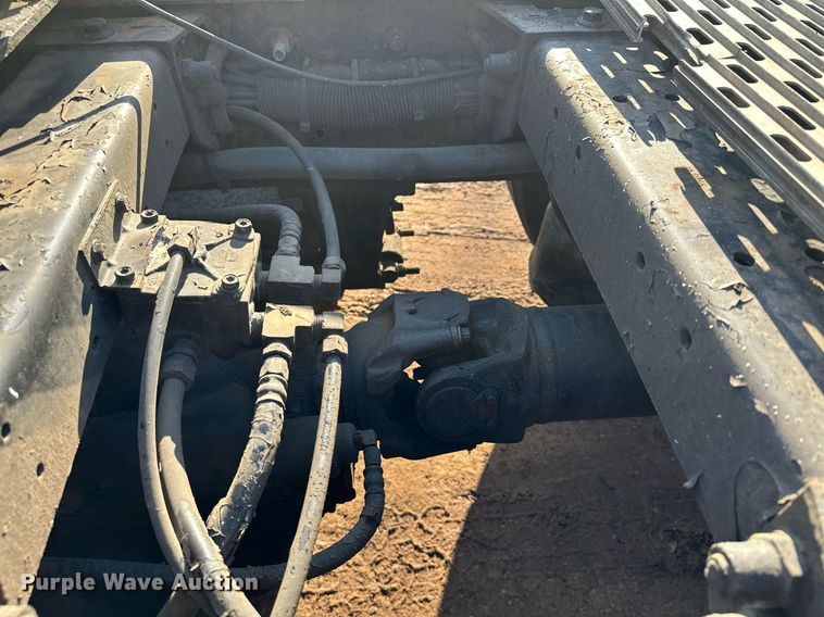 image for item MQ9530 2005 Peterbilt 357  semi truck