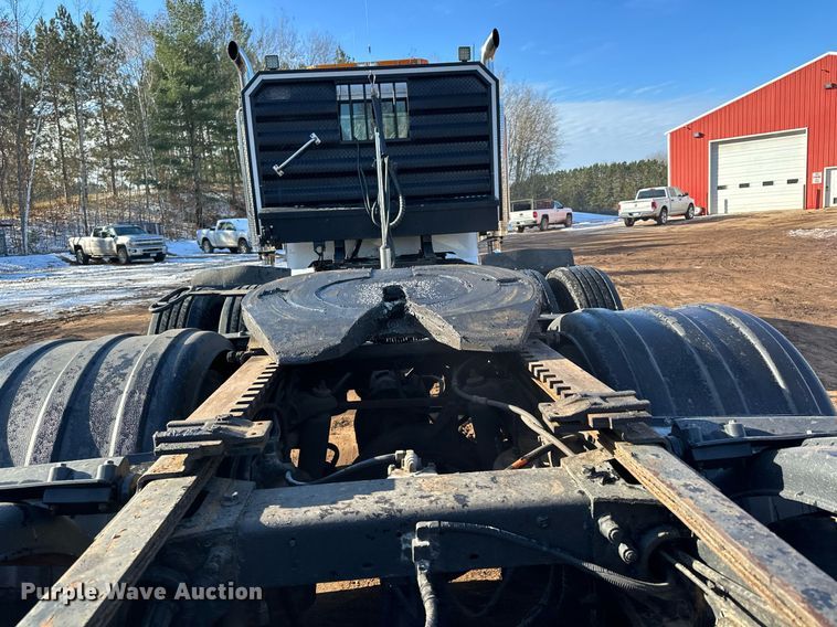 image for item MQ9530 2005 Peterbilt 357  semi truck