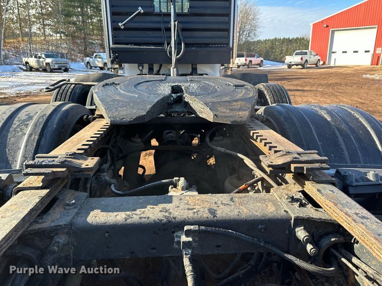 image for item MQ9530 2005 Peterbilt 357  semi truck