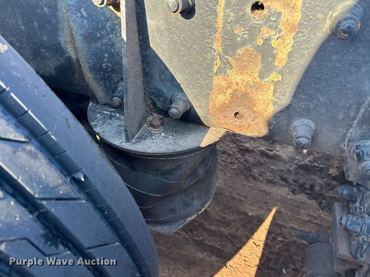 image for item MQ9530 2005 Peterbilt 357  semi truck