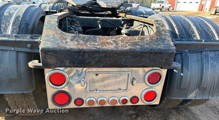 image for item MQ9530 2005 Peterbilt 357  semi truck