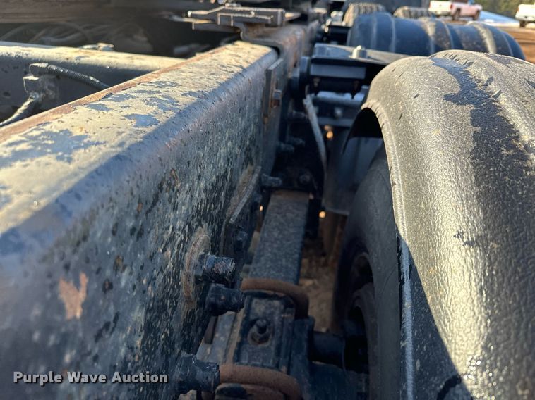 image for item MQ9530 2005 Peterbilt 357  semi truck