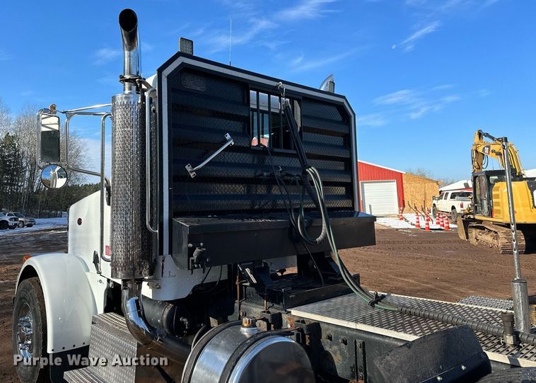 image for item MQ9530 2005 Peterbilt 357  semi truck