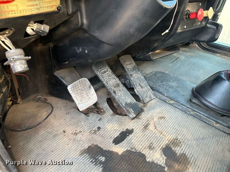 image for item MQ9530 2005 Peterbilt 357  semi truck