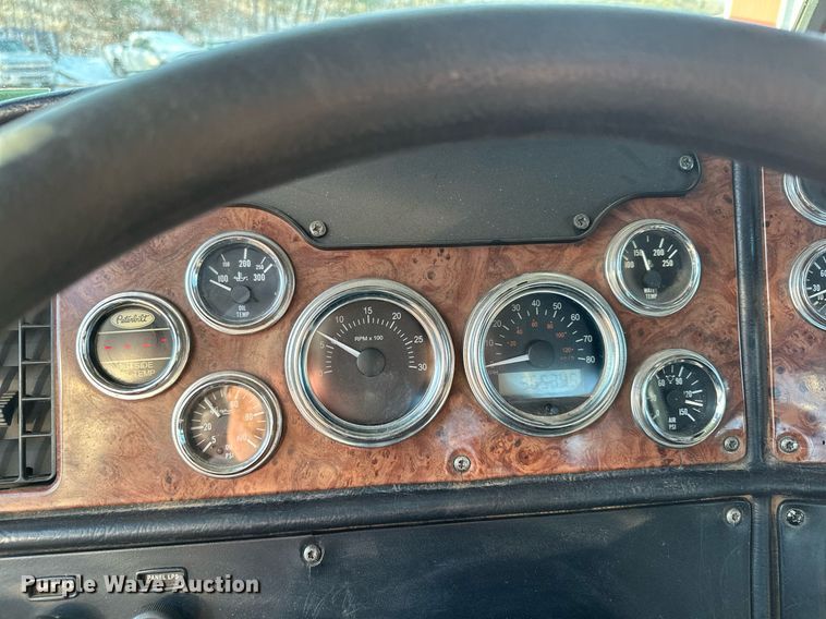 image for item MQ9530 2005 Peterbilt 357  semi truck
