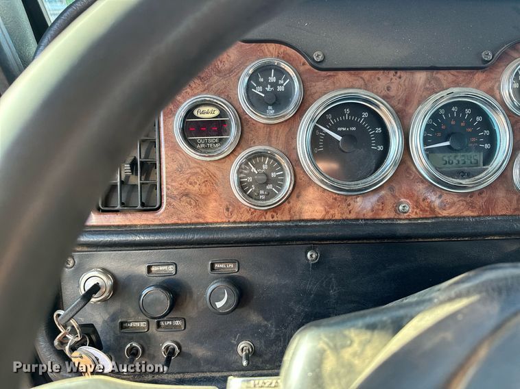 image for item MQ9530 2005 Peterbilt 357  semi truck
