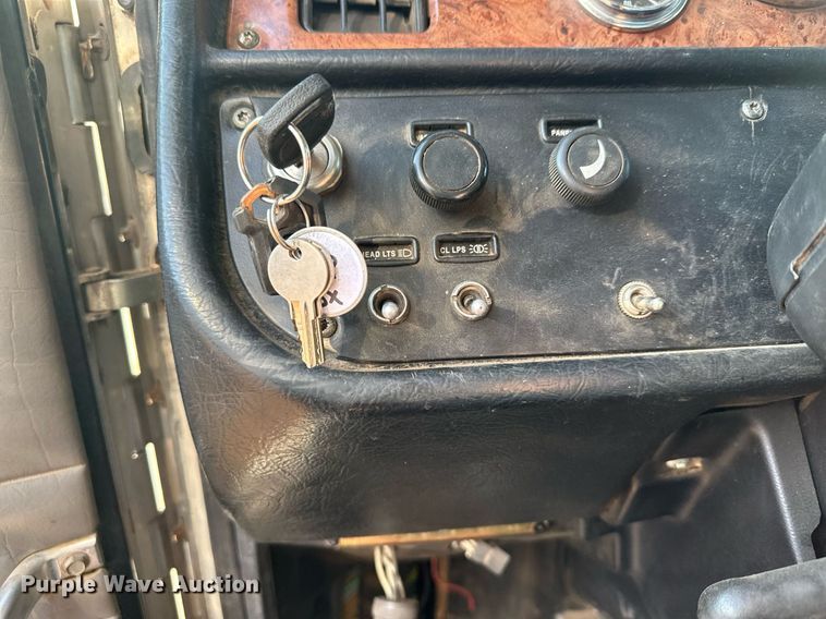 image for item MQ9530 2005 Peterbilt 357  semi truck