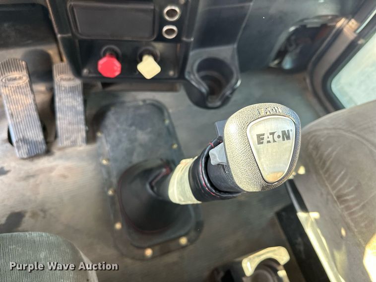 image for item MQ9530 2005 Peterbilt 357  semi truck