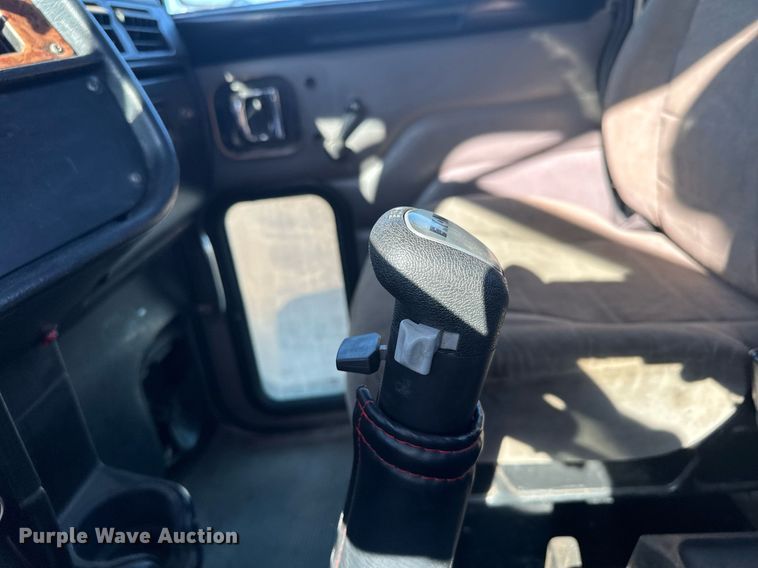 image for item MQ9530 2005 Peterbilt 357  semi truck