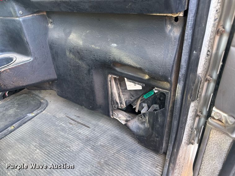 image for item MQ9530 2005 Peterbilt 357  semi truck