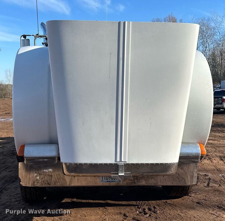 image for item MQ9530 2005 Peterbilt 357  semi truck