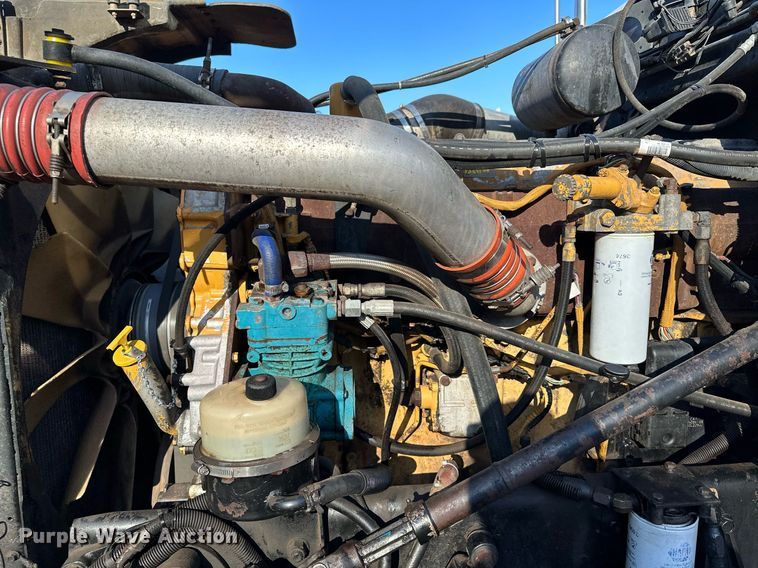 image for item MQ9530 2005 Peterbilt 357  semi truck