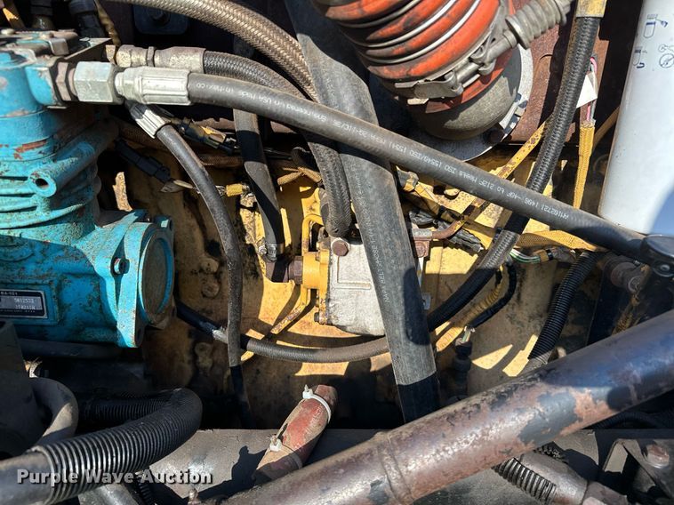 image for item MQ9530 2005 Peterbilt 357  semi truck