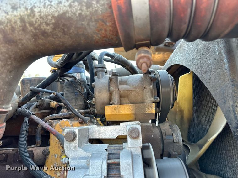 image for item MQ9530 2005 Peterbilt 357  semi truck