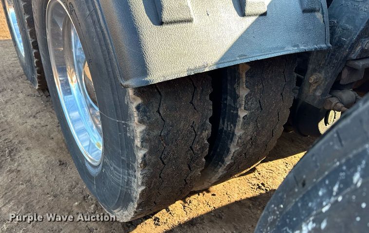 image for item MQ9530 2005 Peterbilt 357  semi truck