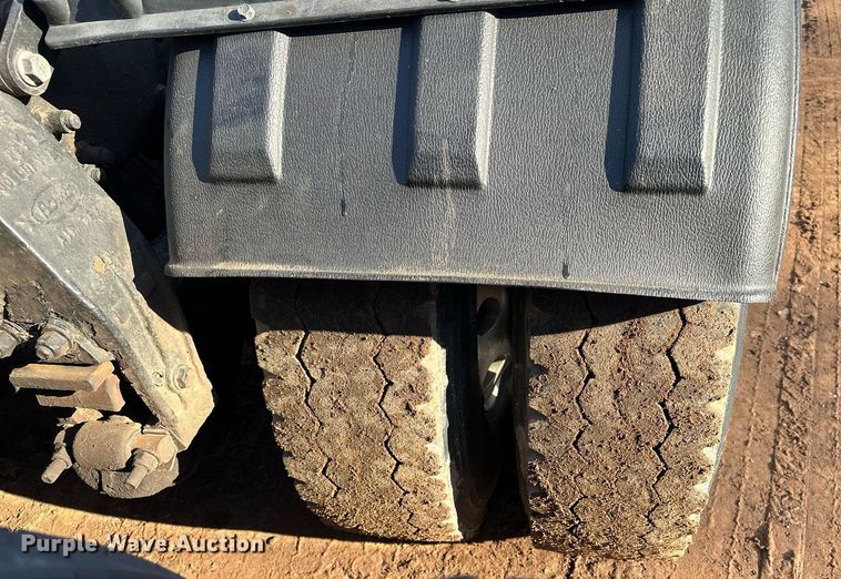 image for item MQ9530 2005 Peterbilt 357  semi truck